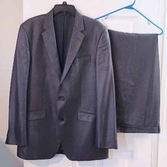 Kenneth Cole Men's 2-Piece dark gray suit with sheen Jacket 42L/Pants 38W X 34L